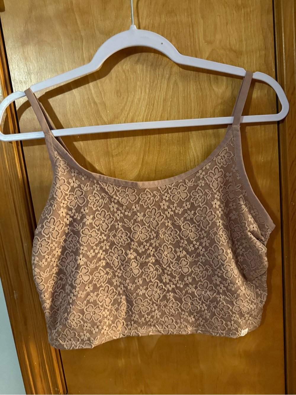 Old Navy lace cami with adjustable straps
Size L